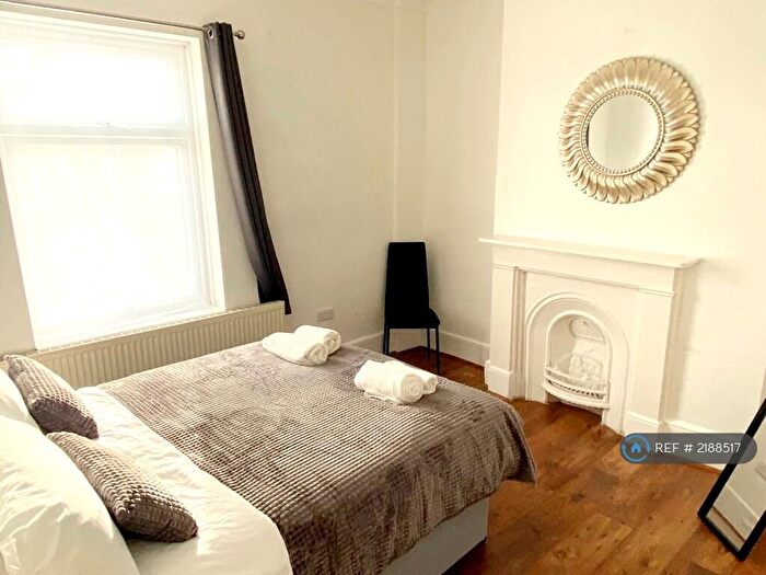 2 Bedroom Flat To Rent In Darnley Street, Gravesend, DA11