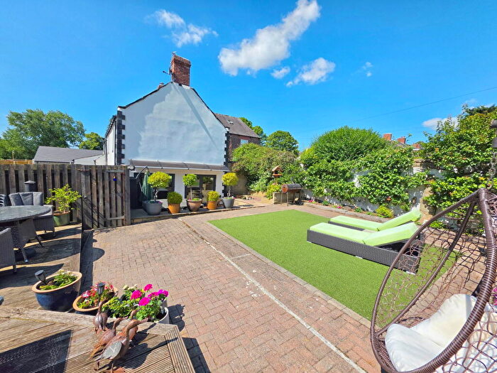 4 Bedroom Cottage For Sale In Lane Cottages, Royston, Barnsley, S71