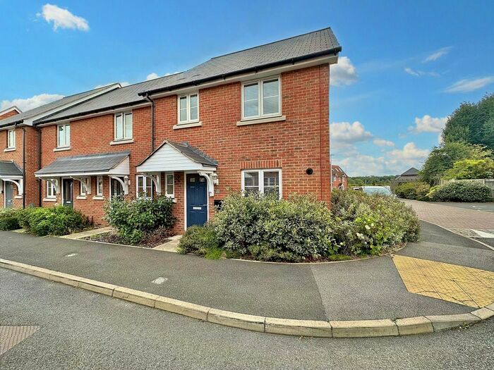 3 Bedroom End Of Terrace House To Rent In Eglington Drive, Wainscott, ME3