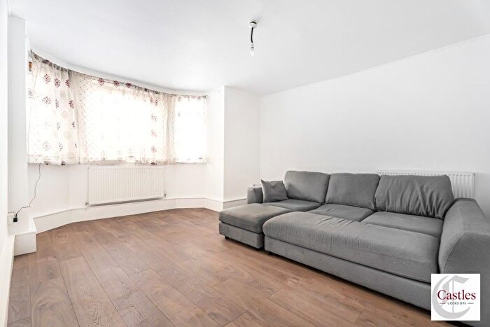 2 Bedroom Flat To Rent In Cranwich Road, London, N16