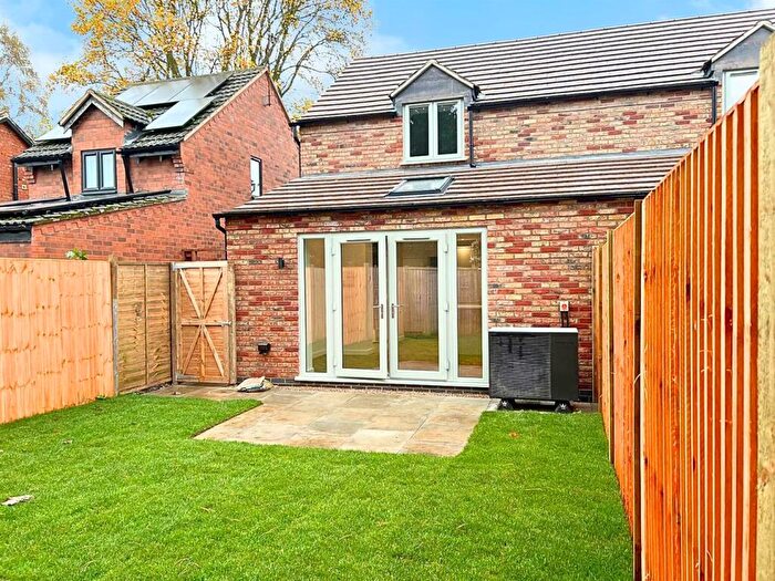 2 Bedroom Semi-Detached House For Sale In Old Lincoln Road, Caythorpe, NG32