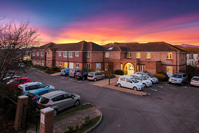 1 Bedroom Property For Sale In Worthing Road, East Preston, BN16