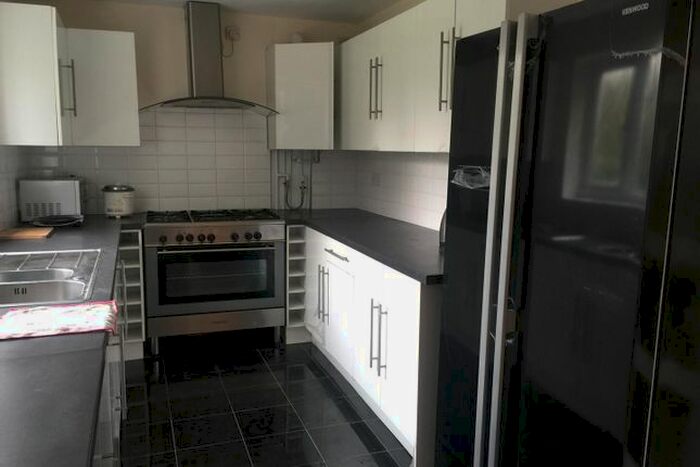 4 Bedroom Semi-Detached House To Rent In Weoley Park Road, Selly Oak, Birmingham, B29