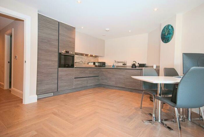 3 Bedroom Flat To Rent In Leigh Road, Leigh-On-Sea, SS9