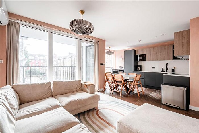 2 Bedroom Flat To Rent In Spurstowe Terrace, Hackney Downs, E8