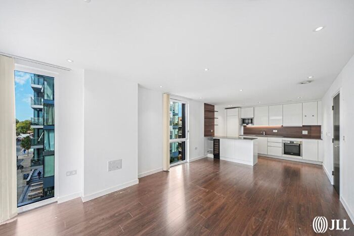 2 Bedroom Apartment To Rent In City View, N4