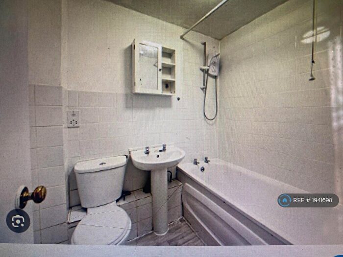 1 Bedroom Flat To Rent In Fairbairn Close, Purley, CR8