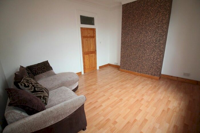 2 Bedroom Flat To Rent In Fountain Street, Morley, Leeds, LS27