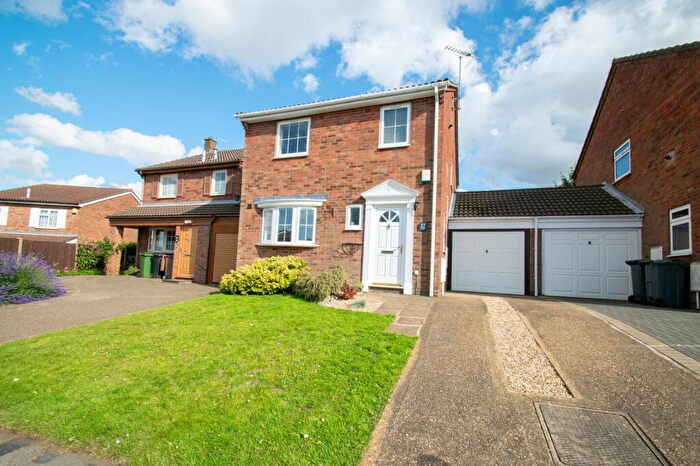 3 Bedroom Link Detached House To Rent In Raynham Way, Luton, LU2