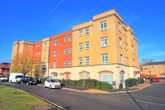 2 Bedroom Apartment To Rent In Holyhead Mews, Slough, Berkshire, SL1