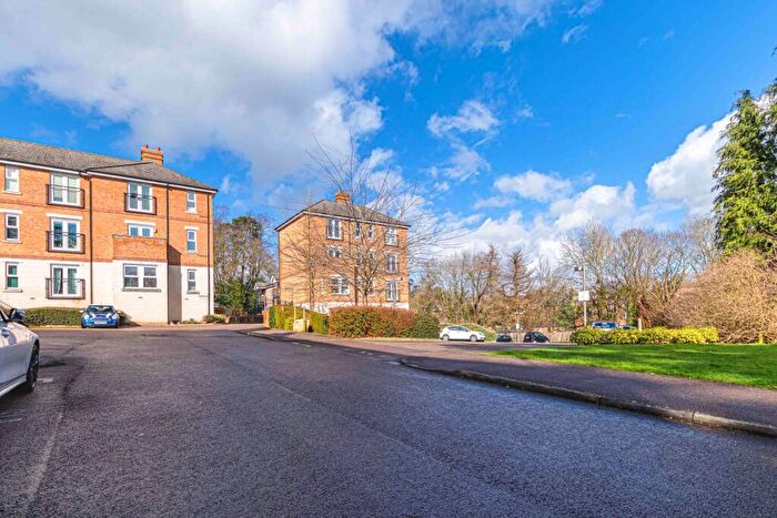 2 Bedroom Apartment To Rent In Adrian Close, Hemel Hempstead, Hertfordshire, HP1
