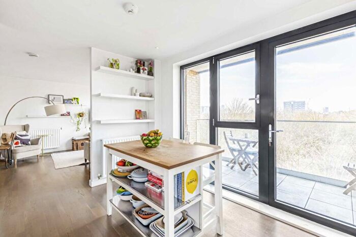 3 Bedroom Flat For Sale In Gibbs Lane, Hackney, E2