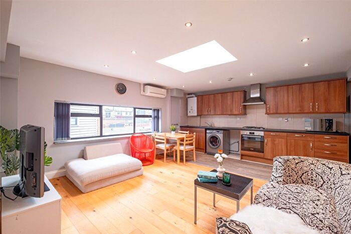 3 Bedroom Flat To Rent In Camden Road, Holloway, N7