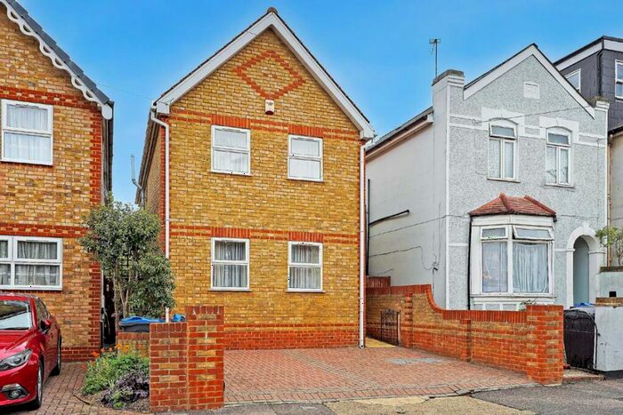 5 Bedroom Detached House To Rent In Worthington Road, Surbiton, KT6