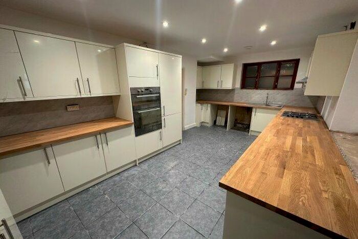 3 Bedroom Property To Rent In Meadow Lane, Oxford, OX4