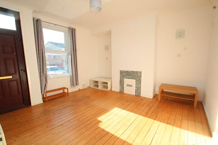 2 Bedroom Terraced House To Rent In Union Terrace, Leeds, West Yorkshire, LS7
