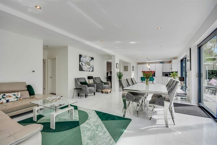 6 Bedroom Detached House For Sale In Weston Close, Hutton Burses, Brentwood, CM13