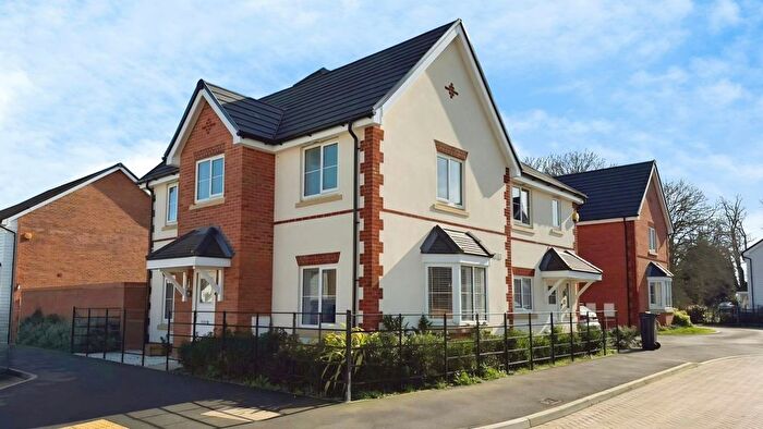 3 Bedroom Semi Detached House For Sale In Deanlands Farm Way, Sherfield-On-Loddon, Hook, RG27