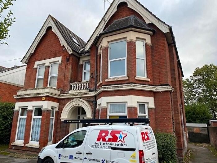 1 Bedroom Flat To Rent In Lawn Road, Portswood, Southampton, Hampshire, SO17