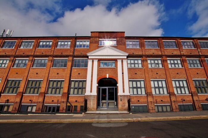 2 Bedroom Flat To Rent In Flat Rembrandt House, Whippendell Road, Watford, Hertfordshire, WD18