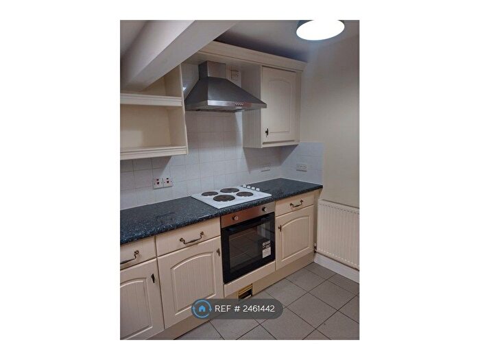 2 Bedroom Flat To Rent In Knightsbridge Court, Ripley, DE5