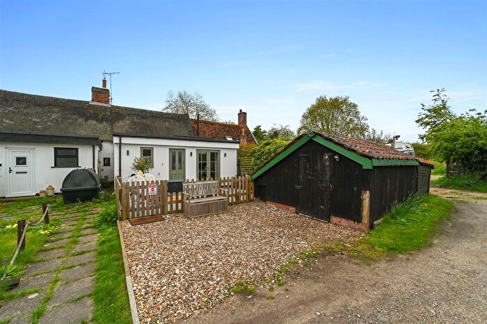 2 Bedroom Cottage For Sale In Church Road, Stutton, IP9