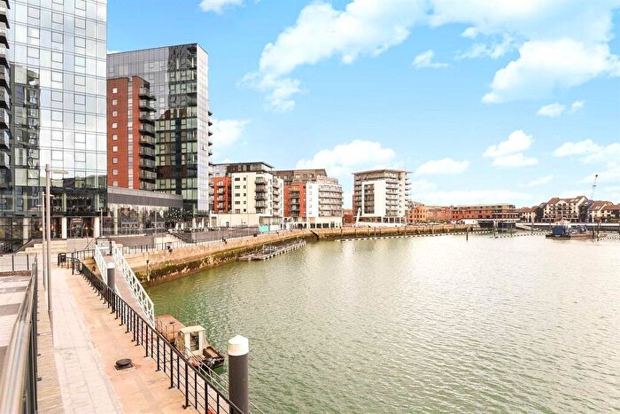 2 Bedroom Flat To Rent In Admirals Quay, Ocean Way, Southampton, Hampshire, SO14
