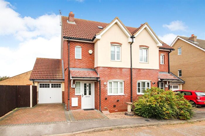 3 Bedroom Semi-Detached House For Sale In Bryson Close, Westoning, Bedfordshire, MK45