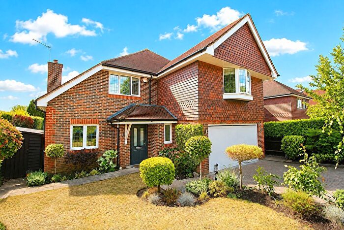 5 Bedroom Detached House For Sale In Walnut Grove, Banstead, SM7