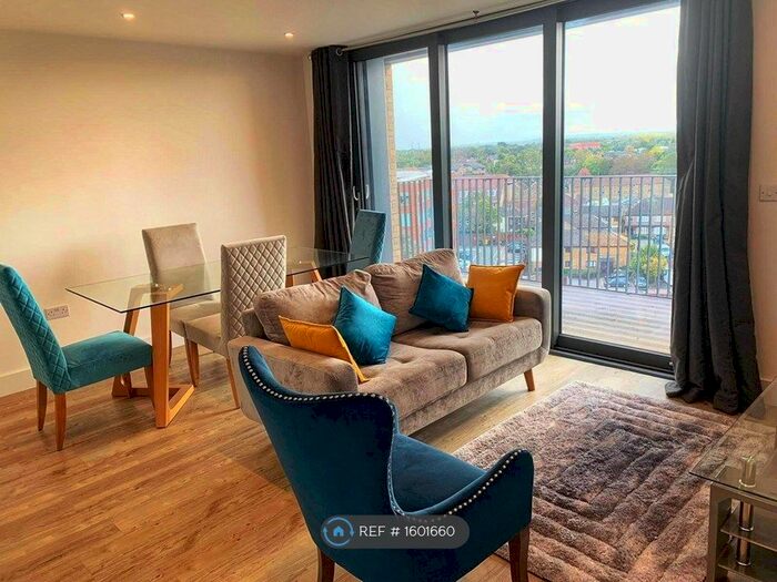 2 Bedroom Flat To Rent In Kempton House, Staines-Upon-Thames, TW18