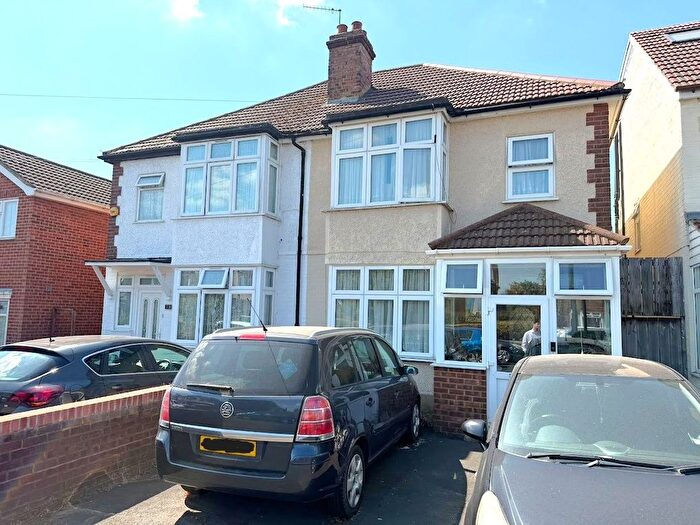 3 Bedroom Semi-Detached House For Sale In Bedfont Lane, Bedfont, Feltham, TW14