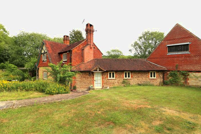 2 Bedroom Flat To Rent In Gosterwood Manor, Forest Green, Dorking, RH5