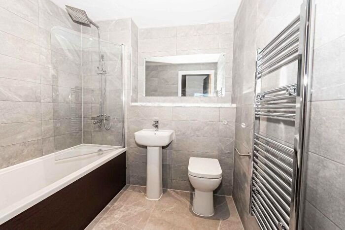 2 Bedroom Apartment To Rent In Cross Lane, Manchester, Greater Manchester, M5