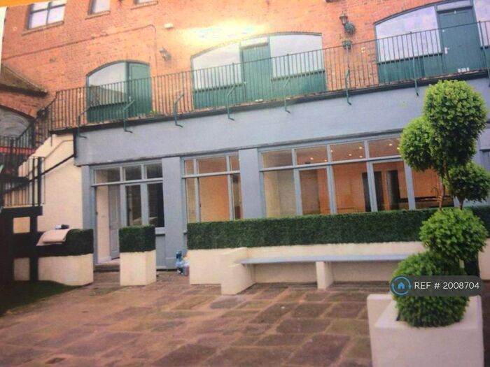 2 Bedroom Flat To Rent In Marlborough Court, Macclesfield, SK11