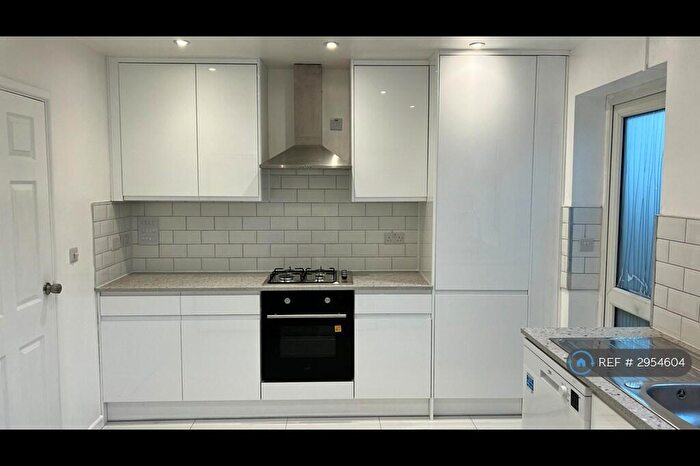 3 Bedroom Bungalow To Rent In Clare Road, Maidenhead, SL6
