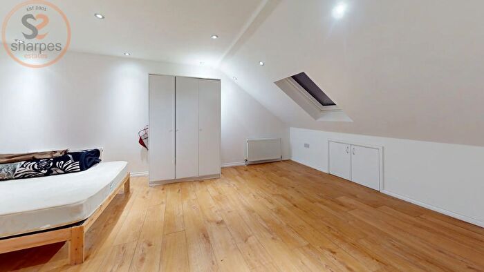 2 Bedroom Maisonette To Rent In North Gardens, London, SW19