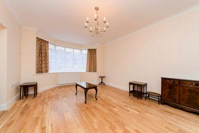 4 Bedroom Property To Rent In The Ridings, Ealing, W5