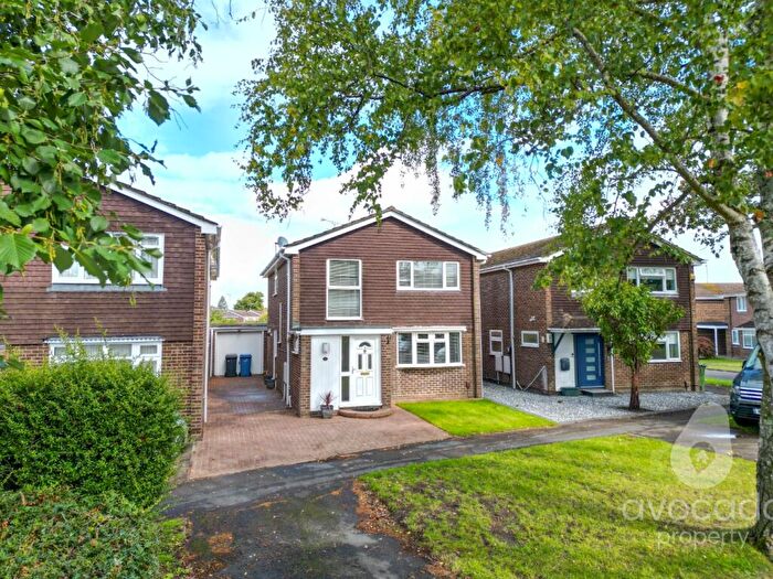 4 Bedroom Detached House For Sale In Aspin Way, Blackwater, Camberley, Hampshire, GU17