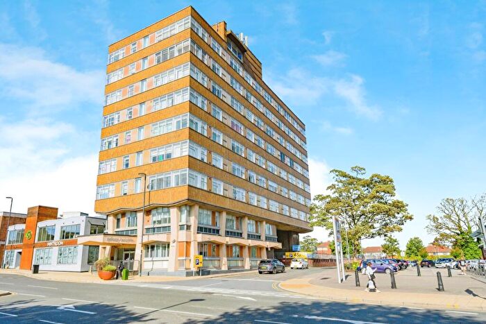 3 Bedroom Flat For Sale In Church Street, Dunstable, Bedfordshire, LU5
