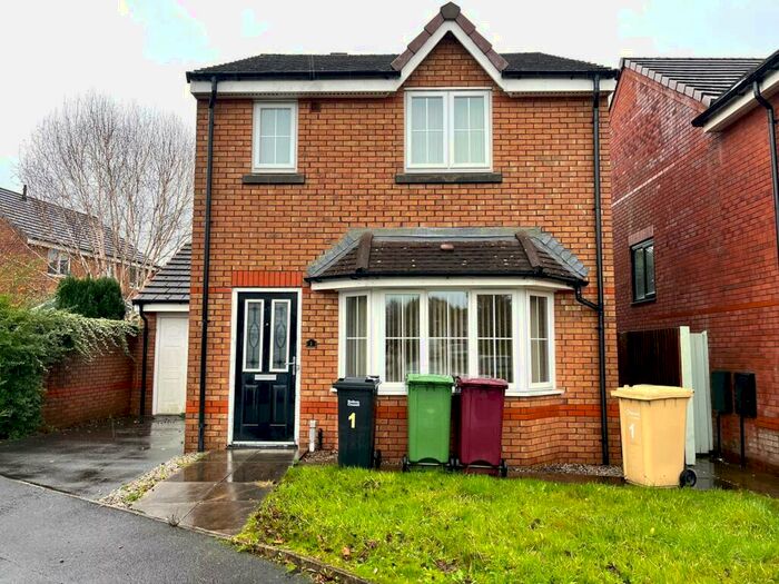 3 Bedroom Detached House To Rent In Larkspur Close, Bolton, BL1