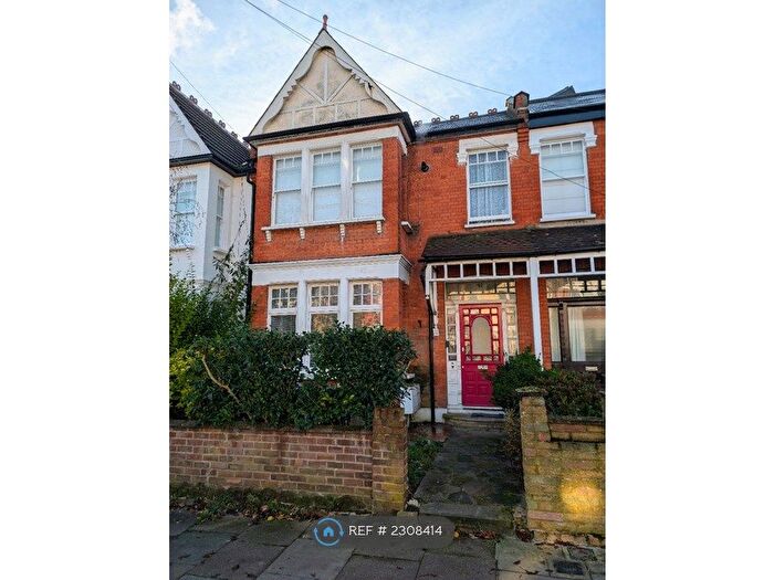 2 Bedroom Flat To Rent In Park Avenue, London, N13