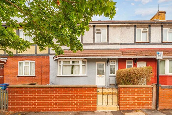 3 Bedroom Property To Rent In Lionel Road North, Brentford, TW8