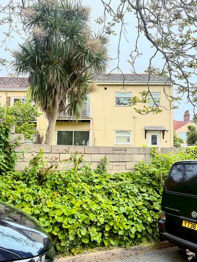 2 Bedroom Maisonette To Rent In Mead Court, Paignton, Devon, TQ3