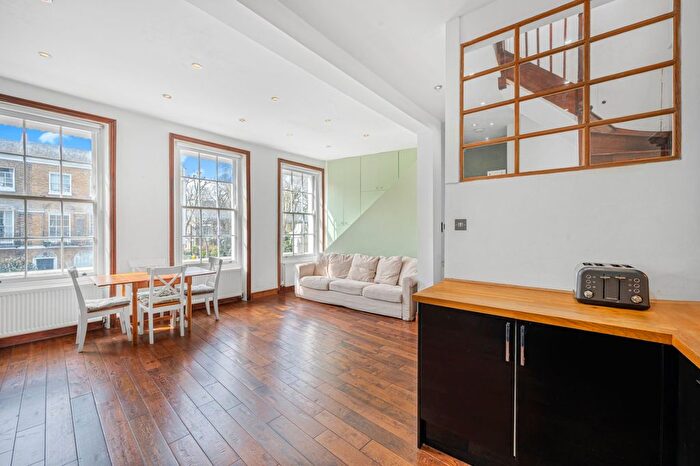 3 Bedroom Maisonette To Rent In Barnsbury Road, Angel, N1