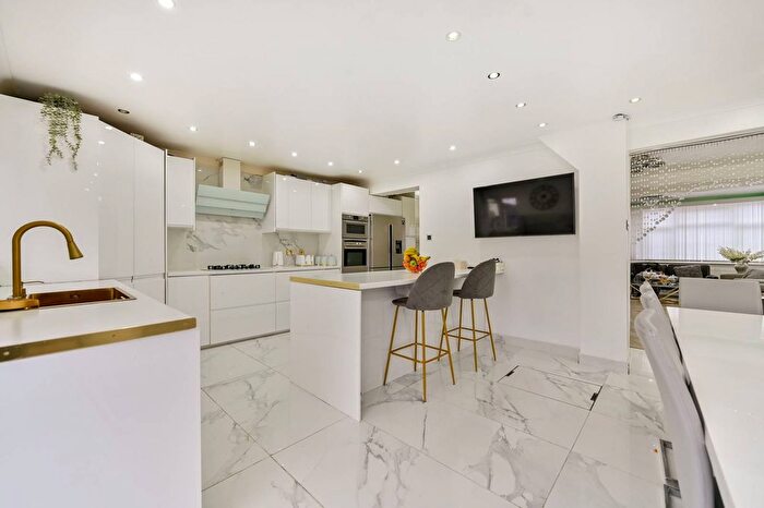 4 Bedroom End Terrace House For Sale In Southcote Avenue, Feltham, TW13