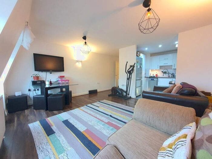 2 Bedroom Flat To Rent In Queens Road, London, SE15