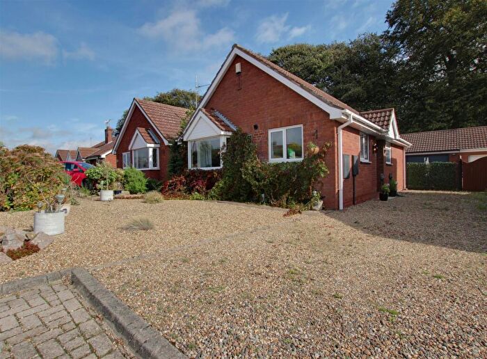 2 Bedroom Detached Bungalow For Sale In Wood View, Swanland, HU14