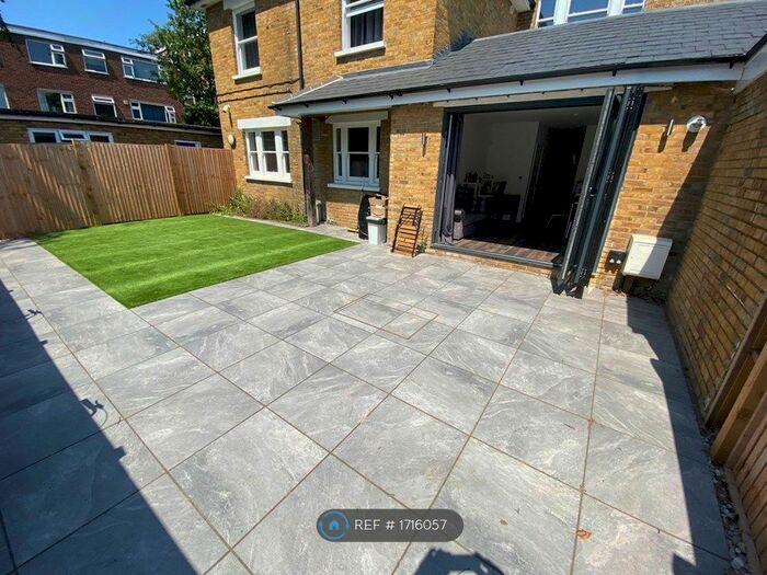 2 Bedroom Flat To Rent In Warham Road, South Croydon, CR2