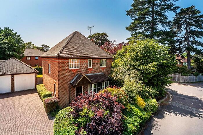3 Bedroom House For Sale In Gayton Close, Ashtad, KT21