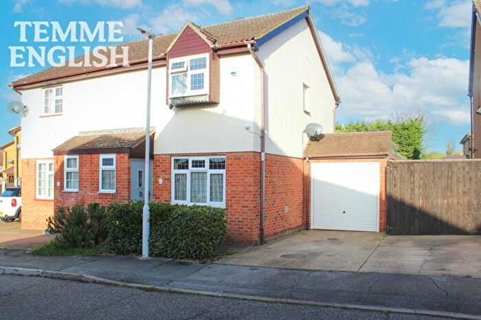3 Bedroom Semi Detached House For Sale In Langenhoe, Wickford, SS12